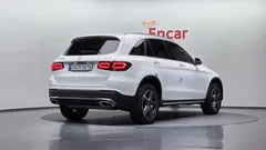 2022 Mercedes-Benz GLC-Class GLC300e 4MATIC — фото 2