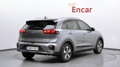 2022 Kia Niro 1.6 HEV, серебристый — фото 2