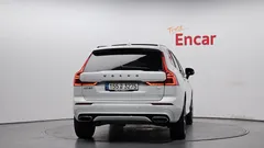 2021 Volvo XC60 T8 R-Design, белый — фото 4