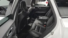 2021 Volvo XC60 T8 R-Design, белый — фото 12