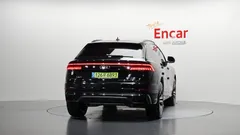 2023 Audi Q8 55 TFSI Quattro Premium, чёрный — фото 4