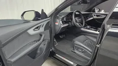 2023 Audi Q8 55 TFSI Quattro Premium, чёрный — фото 10