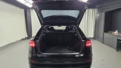 2023 Audi Q8 55 TFSI Quattro Premium, чёрный — фото 20