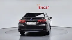 2022 Toyota Camry 2.5 LE Hybrid, 연금색 — фото 4
