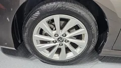 2022 Toyota Camry 2.5 LE Hybrid, 연금색 — фото 5