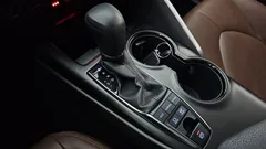 2022 Toyota Camry 2.5 LE Hybrid, 연금색 — фото 9