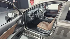 2022 Toyota Camry 2.5 LE Hybrid, 연금색 — фото 11