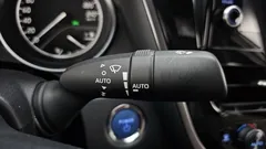 2022 Toyota Camry 2.5 LE Hybrid, 연금색 — фото 18