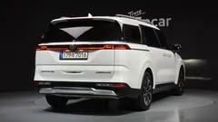 2021 Kia Canival Gasoline 7-Seater Signature, белый — фото 2
