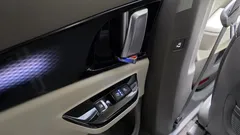 2021 Kia Canival Gasoline 7-Seater Signature, белый — фото 17
