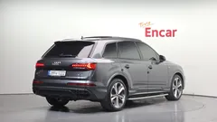 2022 Audi Q7 55 TFSI Quattro Premium — фото 2
