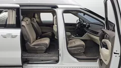 2022 Kia Carnival Gasoline 9-Seater Hi-Limousine — фото 11
