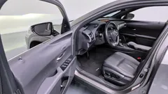 2021 Lexus UX 2.0 AWD, серо-серебристый — фото 11