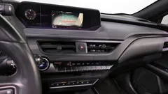 2021 Lexus UX 2.0 AWD, серо-серебристый — фото 15