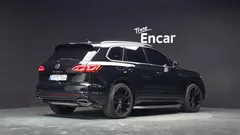 2023 Volkswagen Touareg 3.0 TDI R-Line, чёрный — фото 2