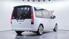 2023 Hyundai Staria 4WD Tourer 9-Seater — фото 2