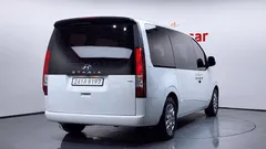 2023 Hyundai Staria 4WD Tourer 9-Seater — фото 2