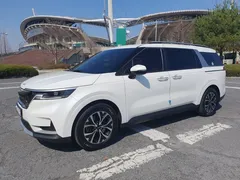 2023 Kia Carnival Diesel 9-Seater Prestige — фото 2