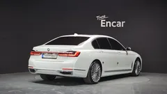 2021 BMW 7-Series 740Li xDrive Design Pure Excellence, белый — фото 2