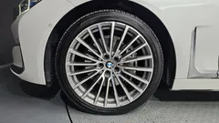 2021 BMW 7-Series 740Li xDrive Design Pure Excellence, белый — фото 5