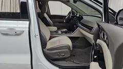 2023 Kia Carnival Diesel 9-Seater Hi-Limousine — фото 11