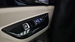 2023 Kia Carnival Diesel 9-Seater Hi-Limousine — фото 18