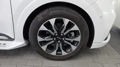2022 Kia Carnival Diesel 9-Seater Hi-Limousine, белый — фото 5