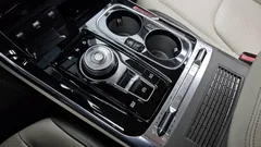 2022 Kia Carnival Diesel 9-Seater Hi-Limousine, белый — фото 9