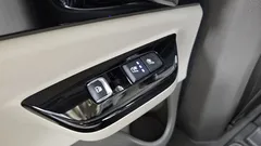 2022 Kia Carnival Diesel 9-Seater Hi-Limousine, белый — фото 19