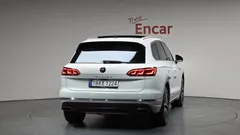 2023 Volkswagen Touareg 3.0 TDI Prestige, белый — фото 4