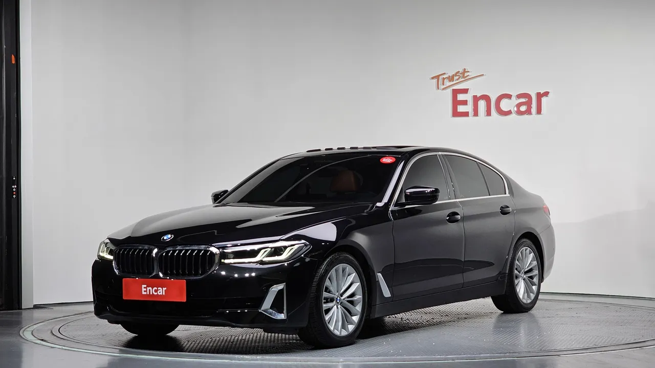 2022 BMW 5-Series 520i Luxury