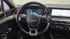 2022 Kia K5 Signature — фото 13