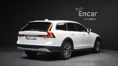 2021 Volvo V90 B5 Pro AWD, белый — фото 2