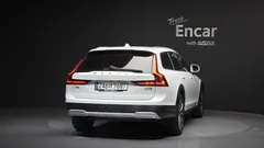 2021 Volvo V90 B5 Pro AWD, белый — фото 4