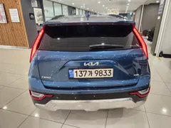 2022 Kia Niro Signature — фото 4