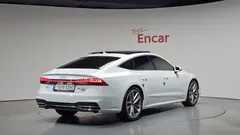 2021 Audi A7 55 TFSI Quattro Premium, белый — фото 2