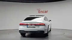2021 Audi A7 55 TFSI Quattro Premium, белый — фото 4