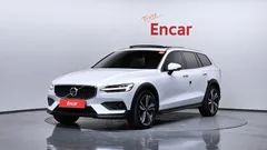 2021 Volvo V60 B5 Pro AWD, белый — фото 1