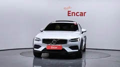 2021 Volvo V60 B5 Pro AWD, белый — фото 3