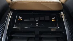 2021 Volvo V60 B5 Pro AWD, белый — фото 18