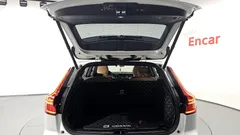 2021 Volvo V60 B5 Pro AWD, белый — фото 20
