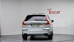 2021 Volvo XC60 B6 Inscirtion, белый — фото 4