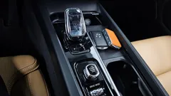 2021 Volvo XC60 B6 Inscirtion, белый — фото 9