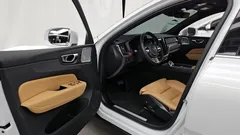 2021 Volvo XC60 B6 Inscirtion, белый — фото 10
