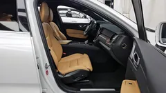 2021 Volvo XC60 B6 Inscirtion, белый — фото 15