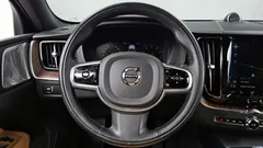2021 Volvo XC60 B6 Inscirtion, белый — фото 17