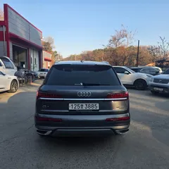 2022 Audi Q7 45 TDI Quattro Premium — фото 4