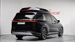 2023 Kia Carnival Diesel 7-Seater Hi-Limousine — фото 2