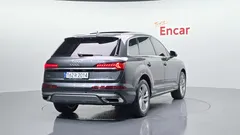 2021 Audi Q7 45 TDI Quattro Premium, серый — фото 2