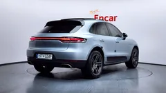 2021 Porsche Macan 2.0, серо-серебристый — фото 2